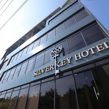 Silverkey Hotel Yelahanka บังกาลอร์ ภายนอก รูปภาพ