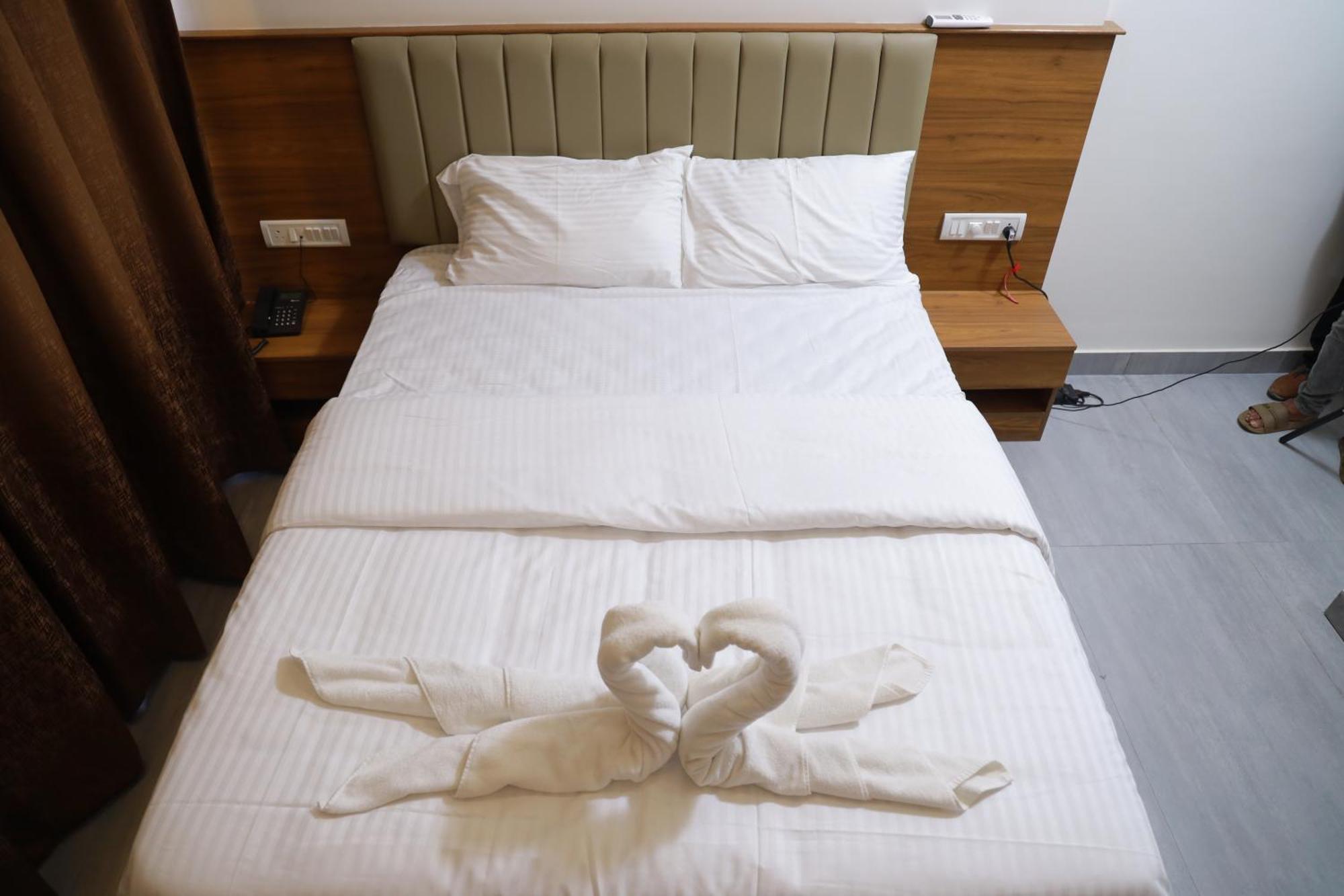 Silverkey Hotel Yelahanka บังกาลอร์ ภายนอก รูปภาพ